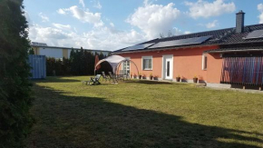 FeWo KiFaSu, großer Garten, Hunde möglich, im Herzen Neuseenlands